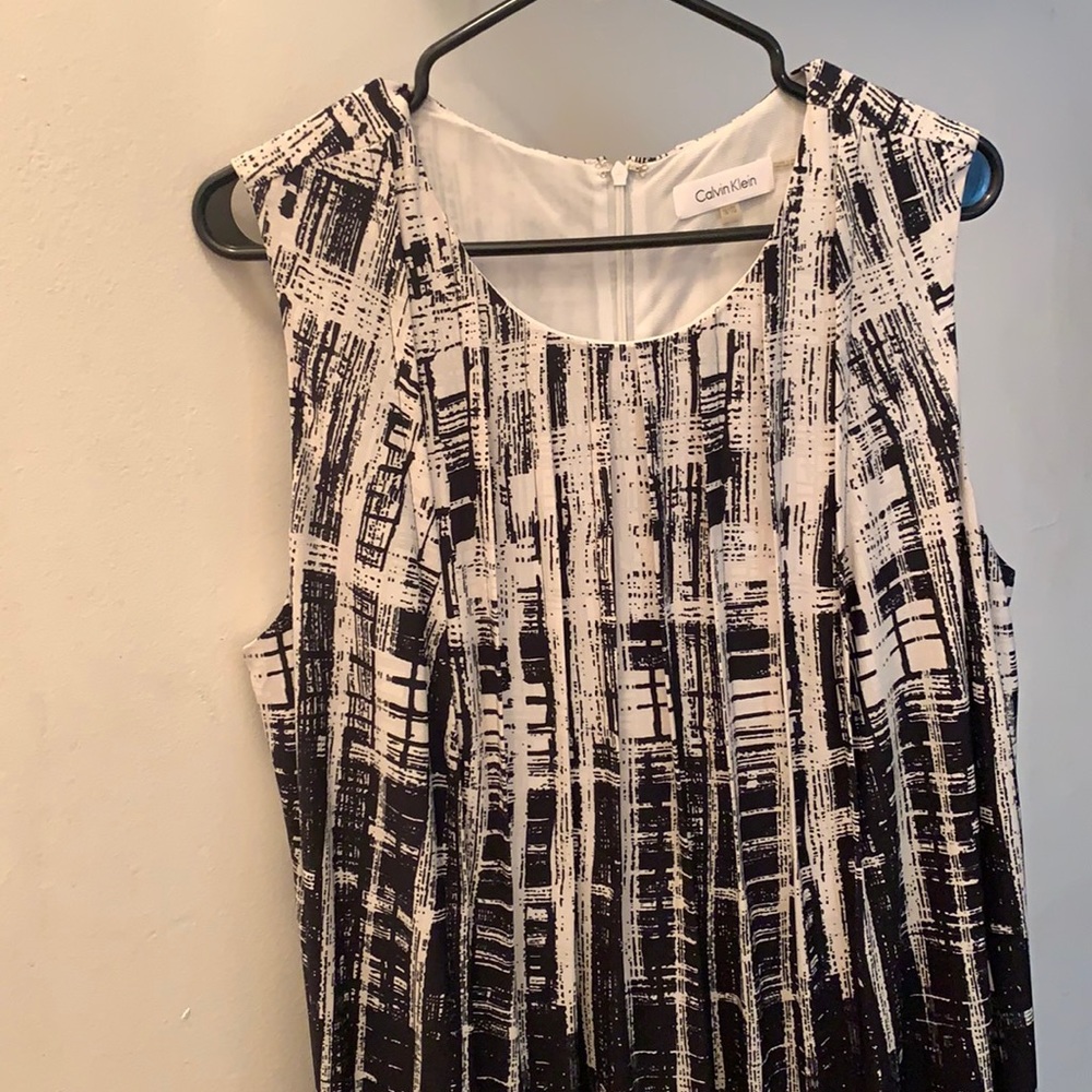 Sleeveless Calvin Klein black and white dress